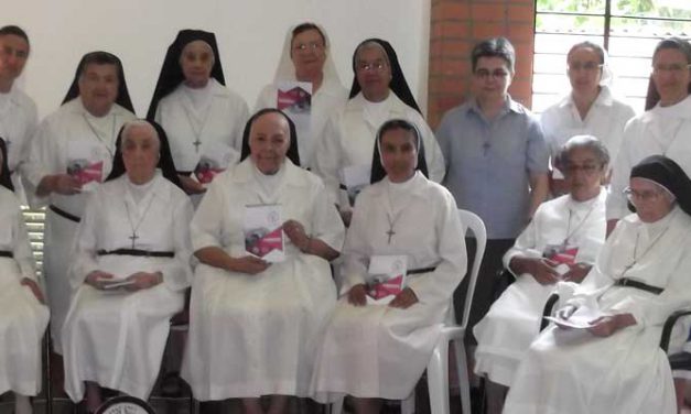 Socialización y entrega de determinaciones en la comunidad del Colegio de Cali.