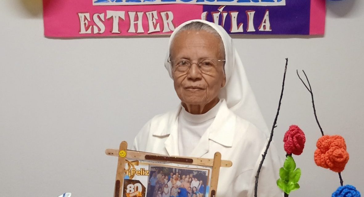 HERMANA ESTHER JULIA