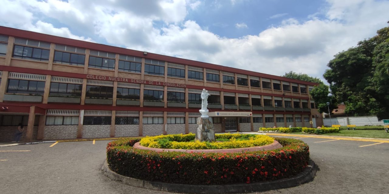 70 AÑOS EDUCANDO CON AMOR